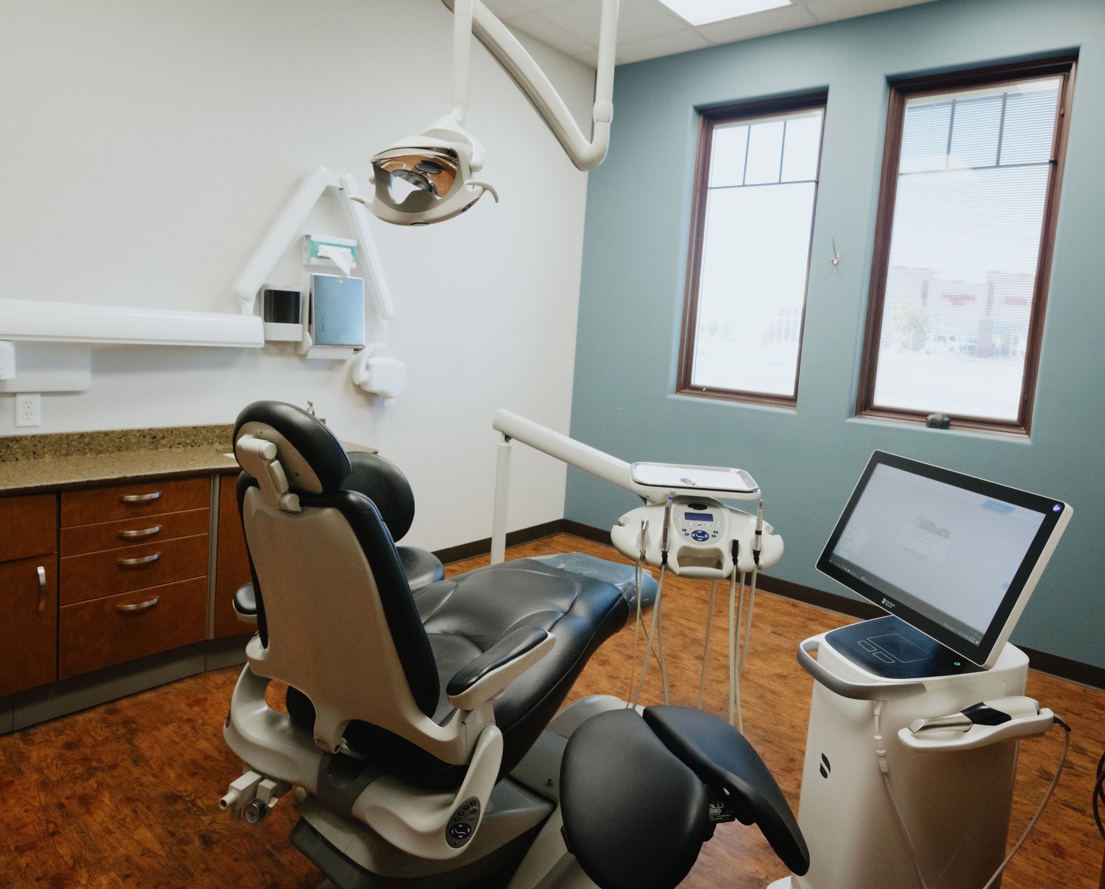 Empty dentists chair
